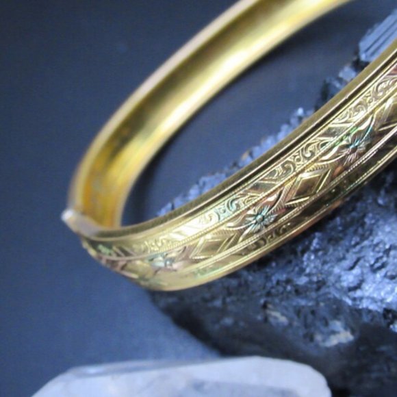 VICTORIAN Etched Bracelet | Beautiful Gold Bangle | Vintage Victorian - Tiny - Picture 5 of 10